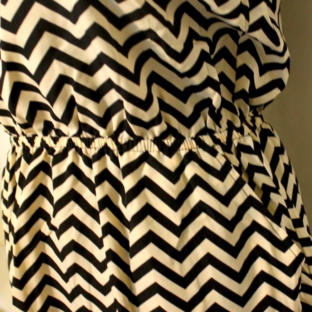 Candies Black & Ivory Chevron T-Shirt Dress Woman Size Medium Short Sleeve Open - Picture 7 of 10